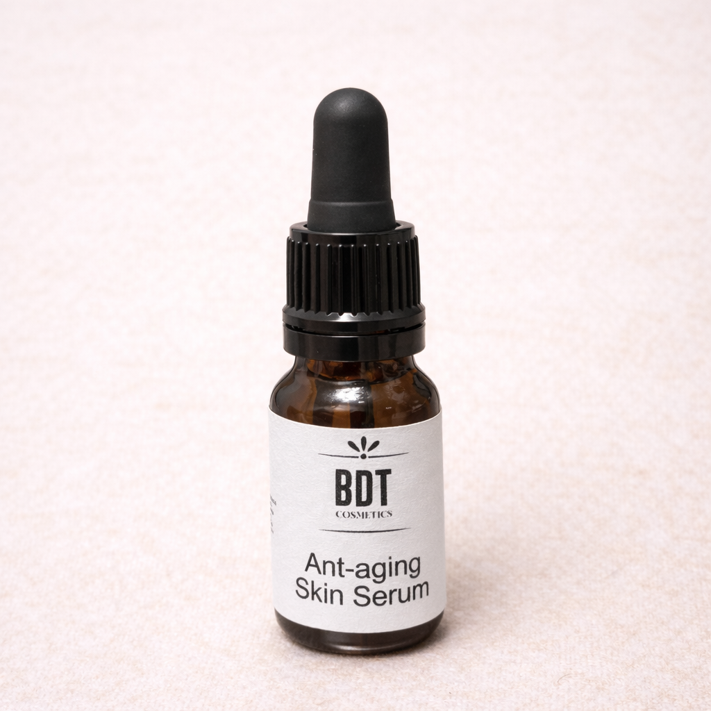 anti aging serum med naturliga ingredienser, ekologisk ansiktsvård mot åldrande hud, cruelty-free hudvård ansikte, vegansk ansiktsvård, återfuktande anti age serum, naturligt serum för mogen hud, bästa ekologiska anti aging serum, ekologiskt anti aging serum för känslig hud, cruelty-free anti age serum utan parabener, veganskt anti aging serum utan parfym, naturligt anti aging serum mot fina linjer, ekologiskt anti aging serum Sverige, anti age serum med hyaluronsyra, anti aging serum med vitamin C