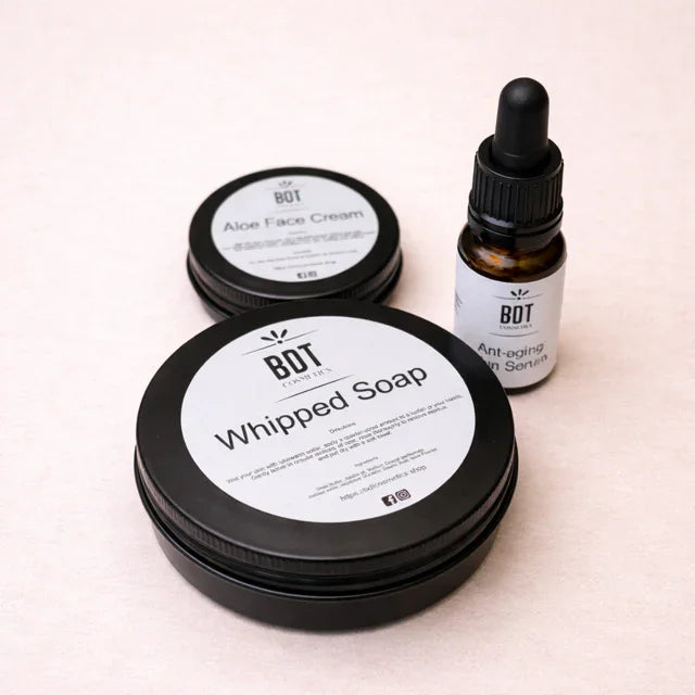 Ekologiska hudvårdsprodukter utan kemikalier: ansiktskräm, whipped soap och serum